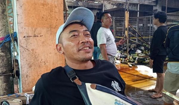 Pedagang Pasar Induk Kramat Jati, Hendra Pedagang Pasar Induk Kramat Jati, Hendra. (Foto: Jonathan Simanjuntak)