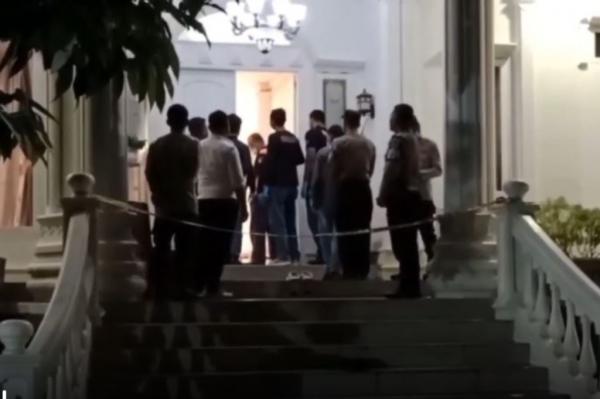 Polisi menyelidiki kasus pembunuhan anak di Perumahan BBS III, Cilegon, Banten. (Foto: iNews TV)