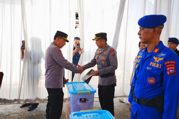 Kapolri Motivasi Personel Korban Bencana Sumbar: Polri Tak Pernah Tinggalkan Anggota!
