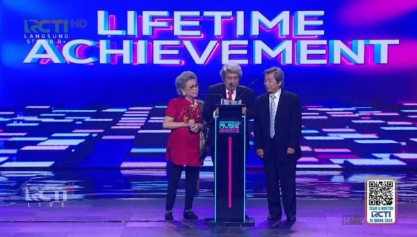 Bimbo Raih Lifetime Achievement di Indonesian Music Awards 2025. (Foto RCTI)