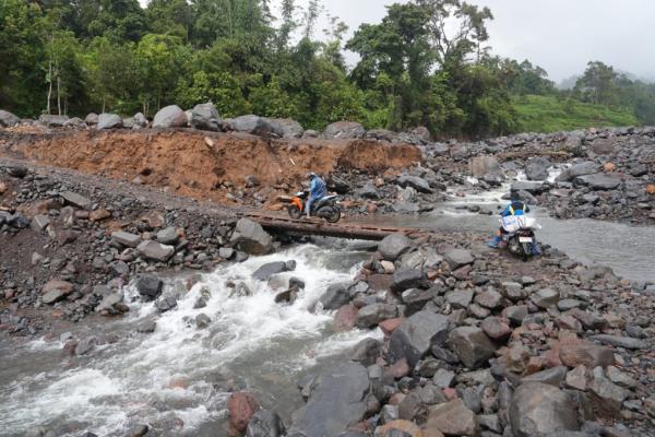 PU Bangun Jembatan Darurat di Agam, Konektivitas Sicincin–Bukittinggi Pulih Bertahap