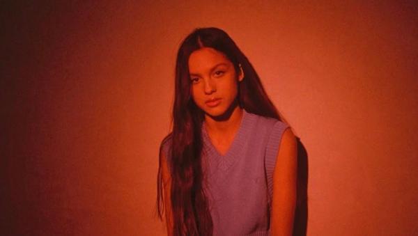 Heboh! Olivia Rodrigo dan Louis Partridge Putus usai 2 Tahun Pacaran