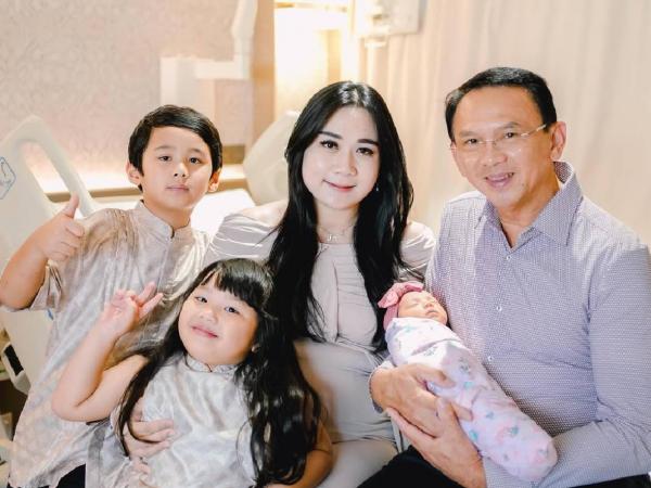 Anak Ahok dan Puput Anak ketiga Ahok dan Puput Nastiti Devi telah lahir, berjenis kelamin perempuan. (Foto: Instagram)