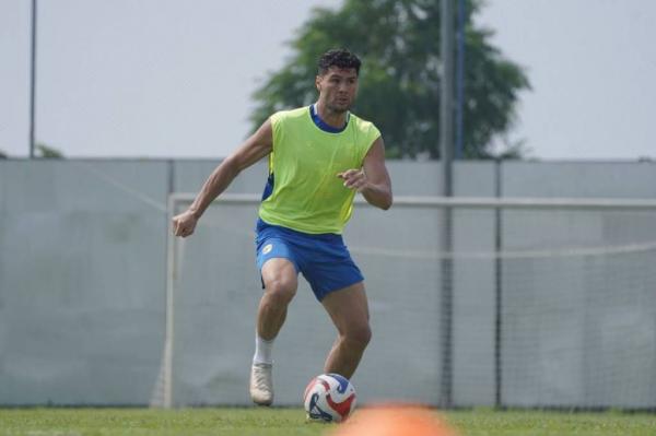 Jauh dari Keluarga, Julio Cesar Rayakan Natal Pertama Bersama Persib Bandung