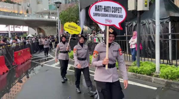 Para Polwan telah berjaga di Bundaran HI. (Foto: Ravie Wardani)