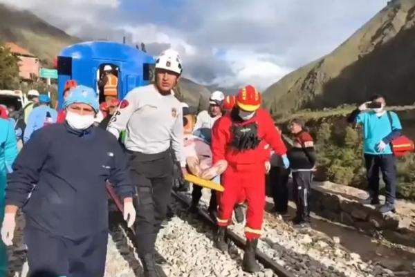 2 Kereta Bawa Turis Objek Wisata Machu Picchu Peru Bertabrakan