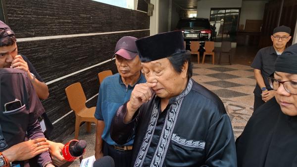 Mansyur S berdukacita, istri tercinta, Rosidah, meninggal dunia hari ini, Senin 5 Januari 2026. (Foto: Ravie Wardani)