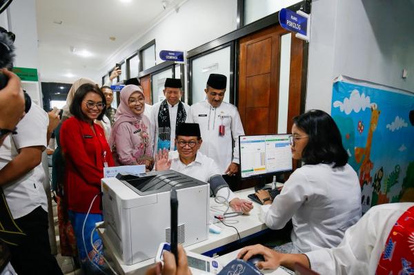 Pramono Anung Pastikan Puskesmas Perbatasan Layani Warga Sekitar Jakarta