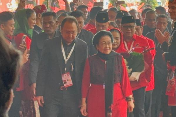 Megawati Hadiri HUT ke-53 dan Rakernas PDIP, Didampingi Prananda hingga Pramono Anung