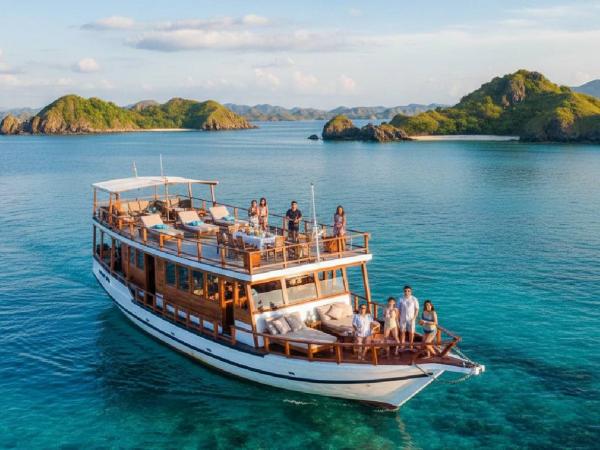 Kapal Wisata Labuan Bajo Sudah Boleh Berlayar Lagi, Ini Aturannya!