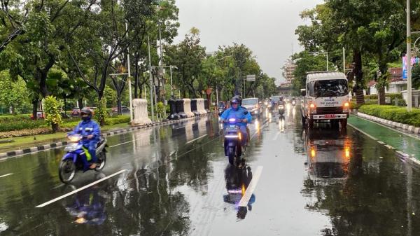Diguyur Hujan Deras, Lalu Lintas Jakarta Pagi Ini Masih Ramai Lancar