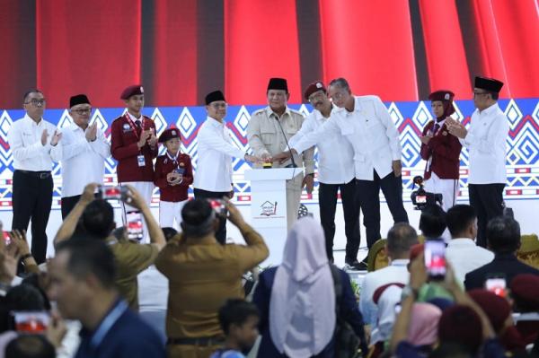 Menteri Rini Hadiri Peresmian Sekolah Rakyat, Presiden Tegaskan Pendidikan Jadi Prioritas