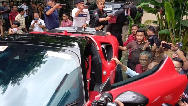 Ferrari dan Harley Davidson Dihadirkan di Sidang Tipikor Kasus Vonis Lepas CPO  