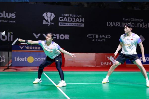 Ganda campuran Adnan Maulana/Indah Cahya Sari Jamil, menembus perempat final Indonesia Masters 2026. (Foto: PBSI)