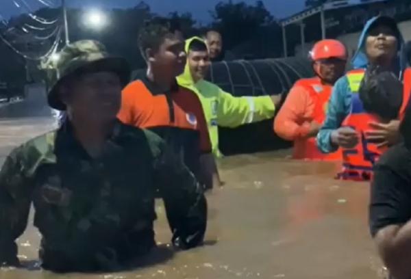 Banjir Bandang Terjang 2 Kecamatan di Pekalongan, Ratusan Rumah Terendam 1 Meter