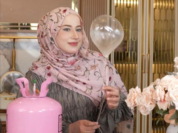 Tasyi Athasyia hirup gas helium di tabung freon AC. (Foto: Instagram)