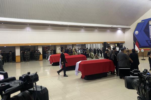 Menteri KKP Pingsan saat Penyerahan 3 Jenazah Korban Pesawat ATR