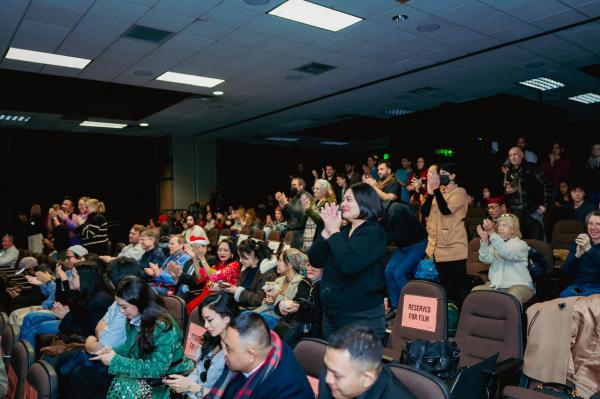 Standing ovation untuk film Para Perasuk di Sundance Film Festival 2026. (Foto: Istimewa)