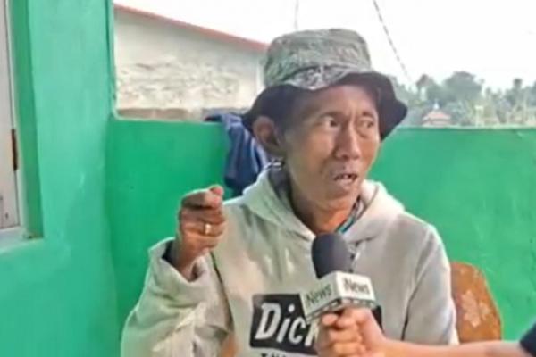 Pedagang es gabus atau jadul, Sudrajat kini tak lagi bekerja setelah dipecat bos pemilik usaha es usai insiden penganiayaan. (Foto: iNews)