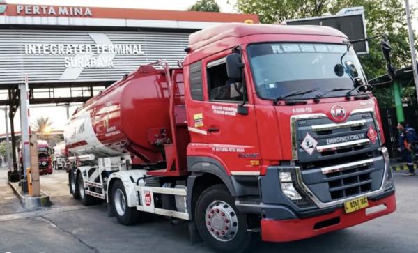 Awali 2026, UD Trucks Kerja Sama Pertamina Perkuat Armada BBM