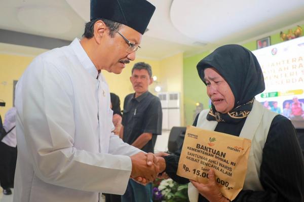 Mensos Serahkan Santunan ke Ahli Waris Korban Tewas Banjir Sumatra, Segini Besarannya