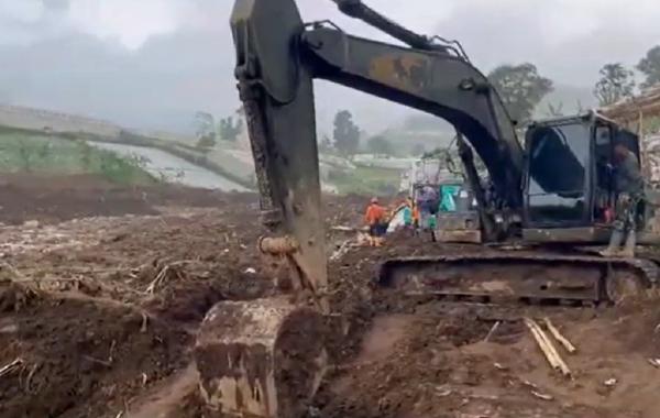 Update Longsor Cisarua: 70 Kantong Jenazah Dievakuasi, 10 Korban Masih Hilang