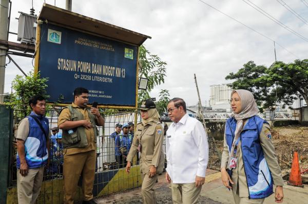 Cegah Banjir, Pramono Pasang 3 Pompa Stasioner di Daan Mogot Jakbar