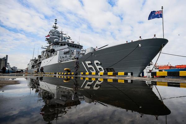Kapal Perang Australia Bersandar di Pelabuhan Tanjung Priok Jakarta