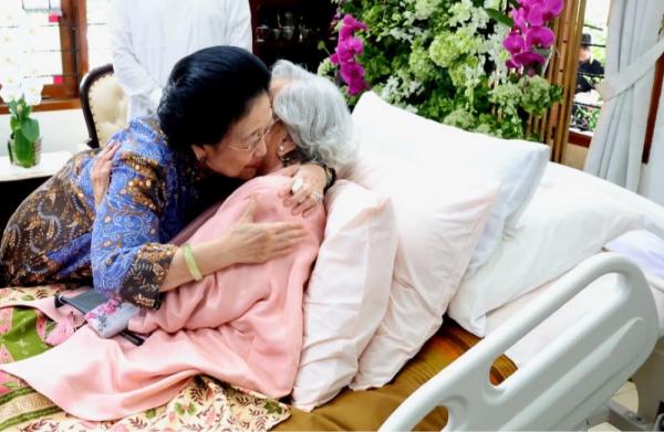 Megawati Berduka atas Wafatnya Istri Hoegeng: Sudah seperti Keluarga Sendiri