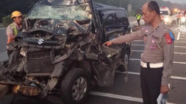 Suzuki APV Kecelakaan di Tol Cipali, 3 Orang Tewas 2 Luka Parah