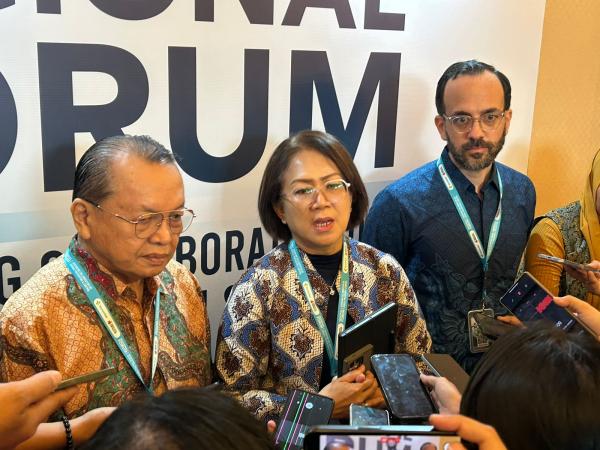 Direktur Penyakit Menular Kemenkes dr Prima Yosephine (tengah). (Foto: Muhammad Sukardi)