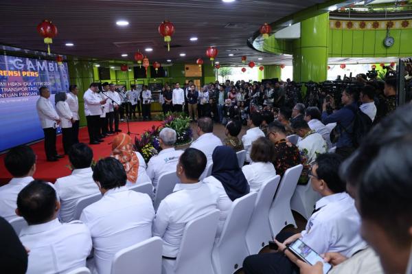 Konferensi Pers Stimulus Ekonomi HBKN Idul Fitri 2026, Diskon Tarif Transportasi, FWA, dan Bantuan Pangan. (Foto: dok Kementerian PANRB)