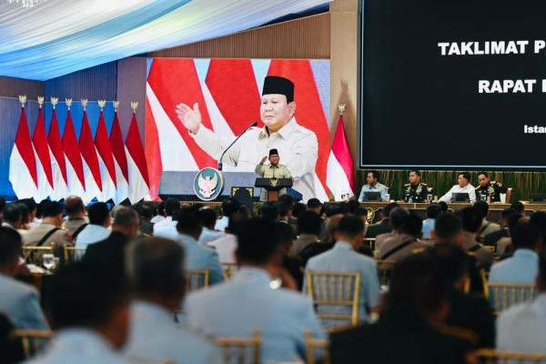 Seskab Teddy Ungkap Arahan Prabowo dalam Rapim TNI-Polri di Istana