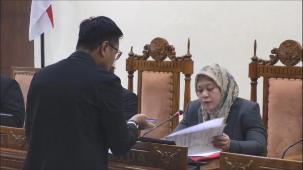 Sidang Sengketa Ijazah Jokowi di KIP Jateng Memanas, Pemohon dan Termohon Saling Adu Argumen