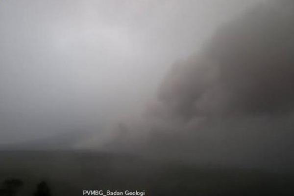 Gunung Semeru Meletus, Luncurkan Awan Panas Guguran Sejauh 6.000 Meter