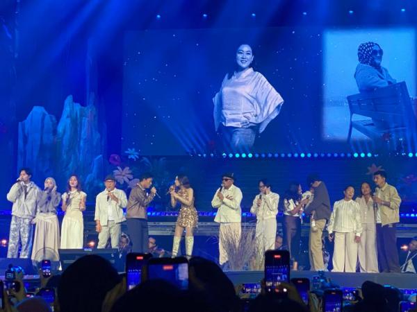 Keluarga besar Mahalini hadir di konser tunggal KOMA Live In Concert, Sabtu (14/2/2026). (Foto: Mei Sada Sirait)