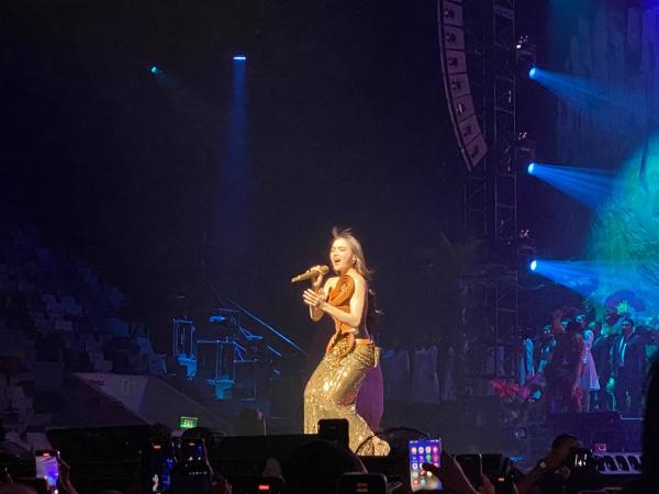 Mahalini Mahalini tampil spektakuler di konser KOMA In Concert pada Sabtu, 14 Februari 2026. (Foto: Mei Sada Sirait)