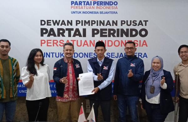 DPP Partai Perindo Serahkan SK Ketua DPW Jatim kepada Ahmad Jazuli