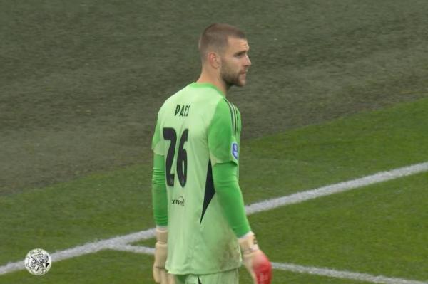 Maarten Paes Dihantam Kritik Pedas meski Bawa Ajax Clean Sheet