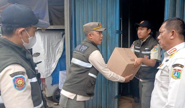 Razia Ramadan, 2.105 Miras Ilegal Disita dari Toko hingga Warung Jamu di Jakbar