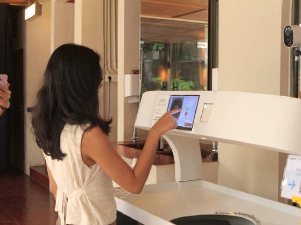 Tempat sampah berbasis AI Tempat sampah canggih berbasis AI ini bernama Srikandi ini mencuri perhatian. (Foto: Istimewa)