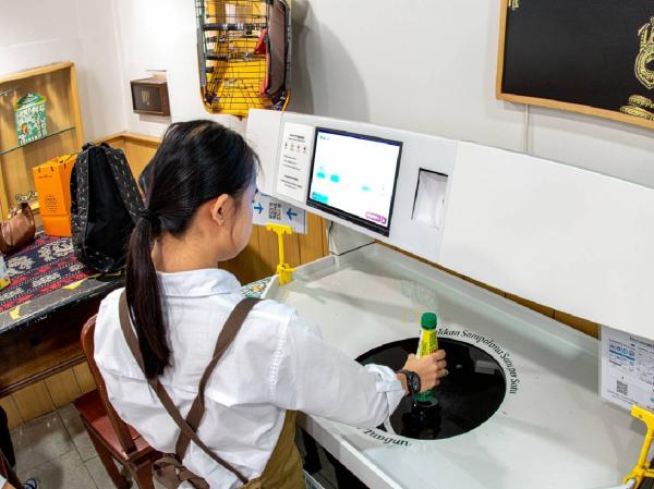 Canggih! Tempat Sampah Ini Berbasis AI, Namanya Srikandi