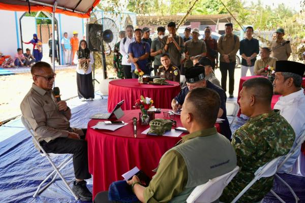Wamenko Polkam Lodewijk Freidrich Paulus berdialog dengan jajaran Forkopimda Aceh Utara, Rabu (25/2/2026). (Foto: Dok. Kemenko Polkam)