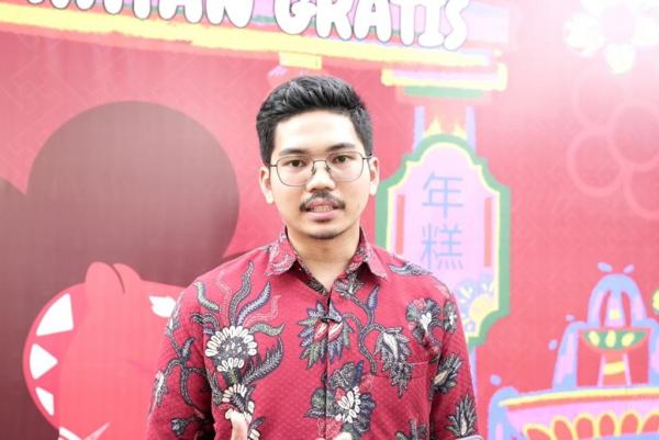 Salah satu pengunjung, Abdurrahman Al-Fatih Ifdal (27), memanfaatkan layanan Cek Kesehatan Gratis (CKG) di Imlek Festival 2577 di Lapangan Banteng, Jakarta. (Foto: BPMI Setpres)