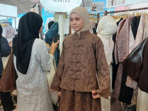 Tunik tipe chinese-look seperti ini tren di Ramadhan 2026. (Foto: Istimewa)