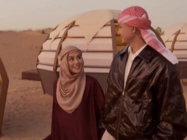 Agnez Mo dan Adam Rosyadi di Dubai. (Foto: Instagram)