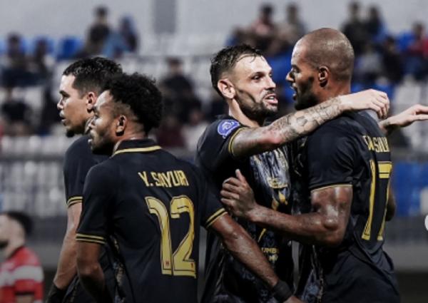 Da Silva Menggila! Malut United Bungkam Madura United, Laga Diakhiri Insiden Kolaps