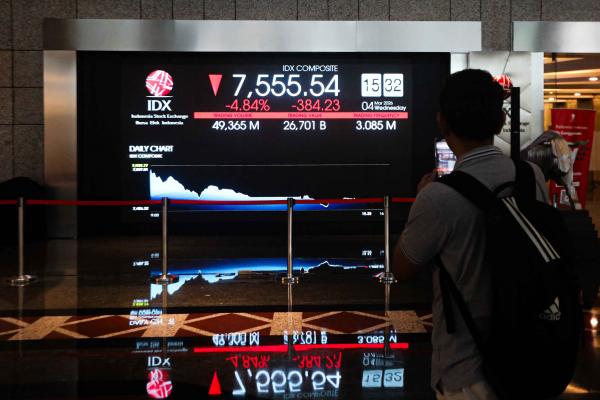 IHSG Sepekan Anjlok 2,42 Persen, Kapitalisasi Pasar Menyusut Jadi Rp12.382 Triliun