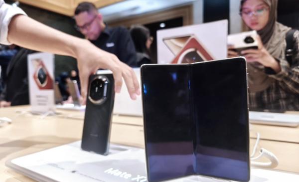 Huawei Luncurkan Ponsel Lipat Tertipis Mate X7, Intip Kameranya