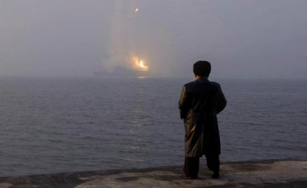 Tak Ingin seperti Iran Diserang  AS-Israel, Kim Jong Un Pamer Kapal Perang dan Rudal Baru